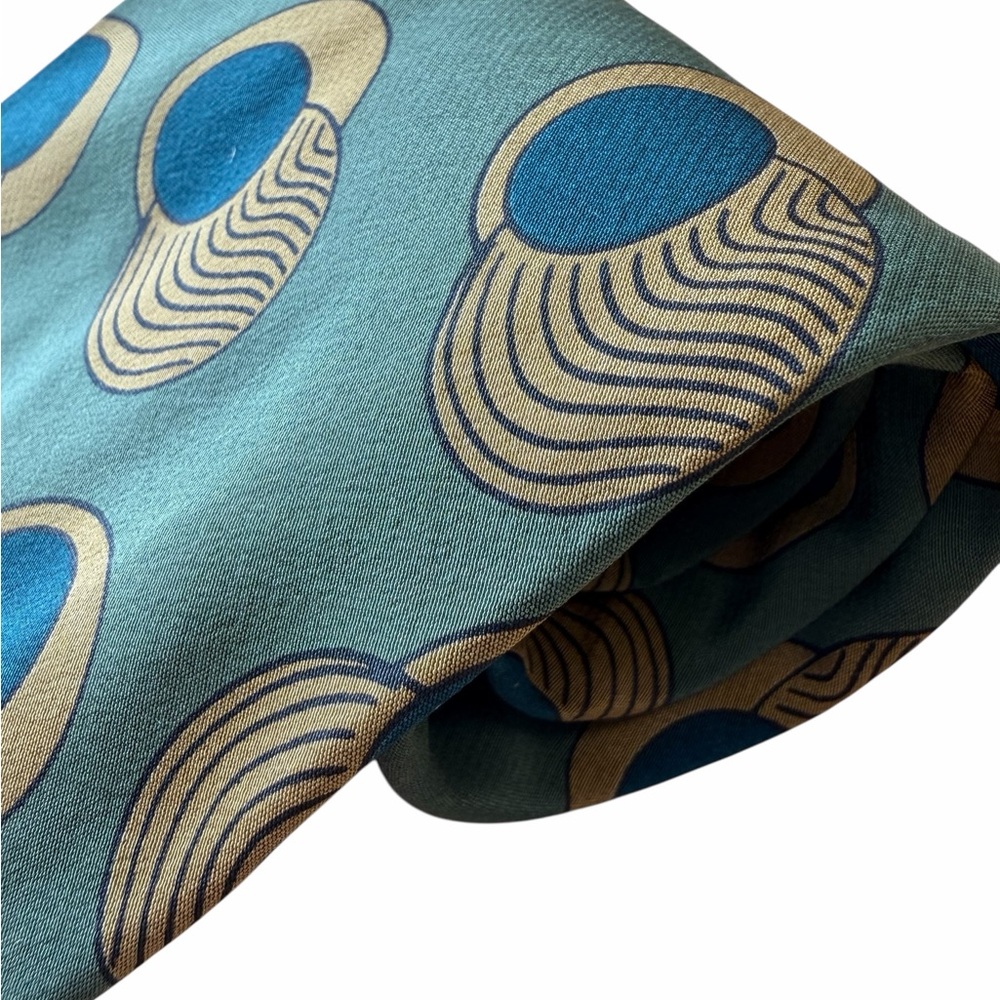 Stylish Blue and Gold Tie